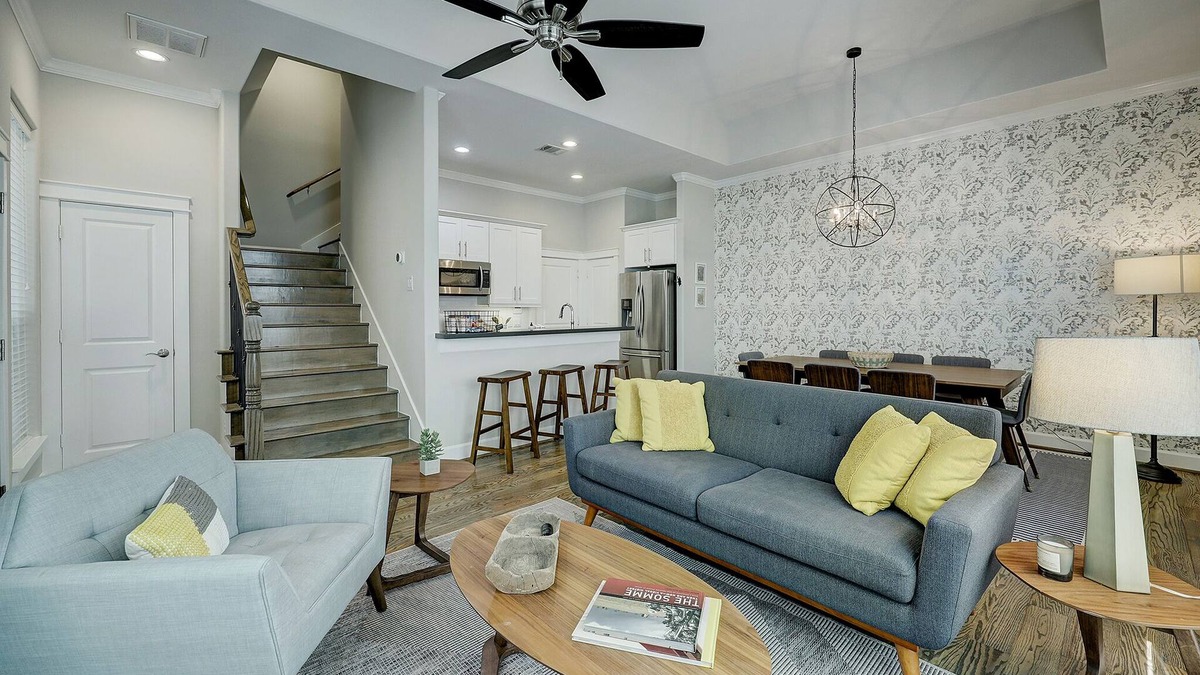 Shady Acres House | +Prime HTX Heights Location +Walkable to Dining/Coffee +King/Queen & Bunk Rooms