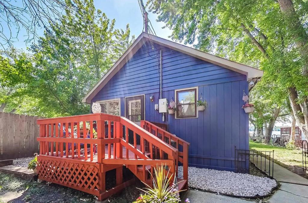 Fox Lake Apartment | prime lake frontage