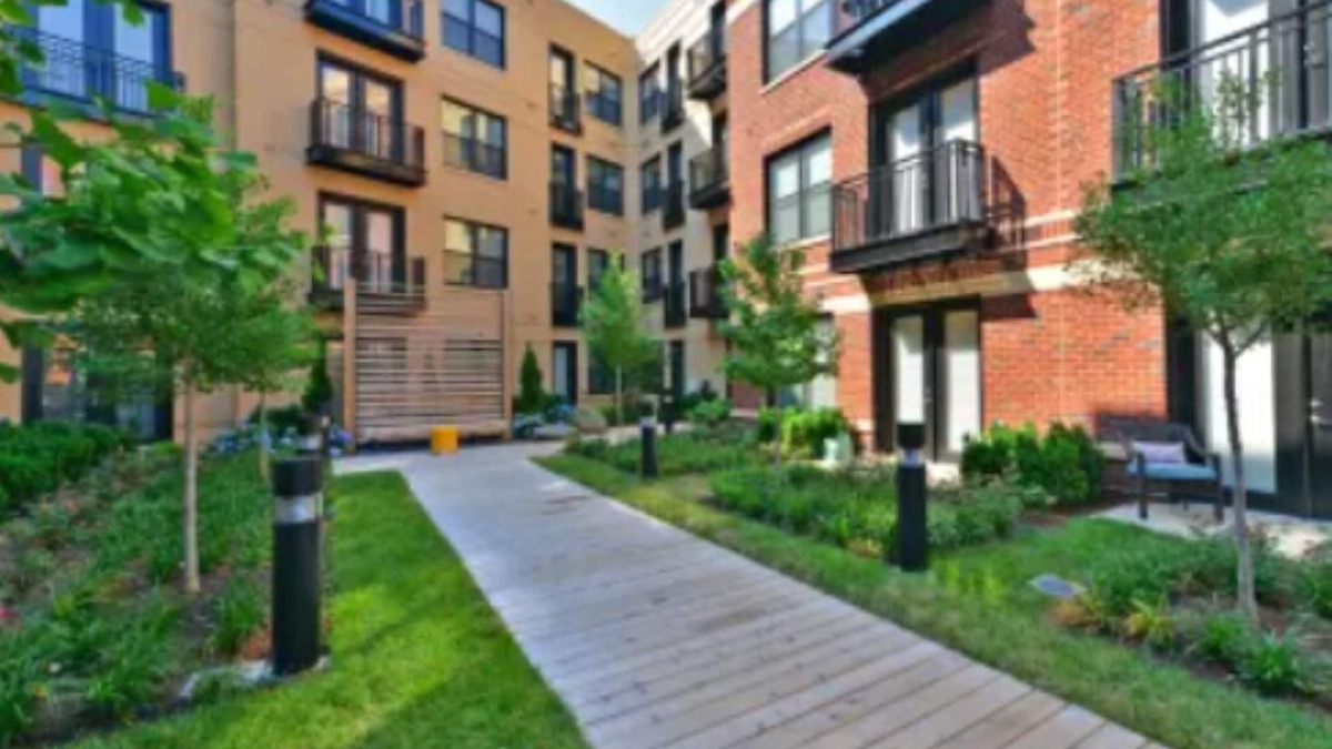 Radnor - Fort Myer Heights Apartment | Prime Location 1BR in Secure Bldg., Near Dining, Amenities & Walkable!