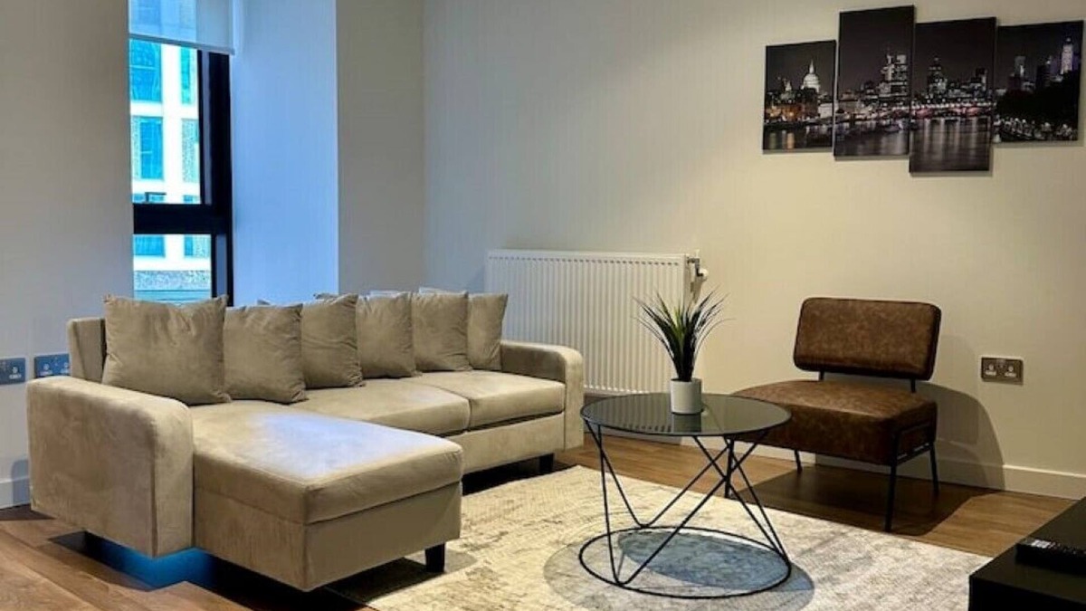 Vauxhall Apartment | Prime Location 2 Bed Apartment by DAMAC