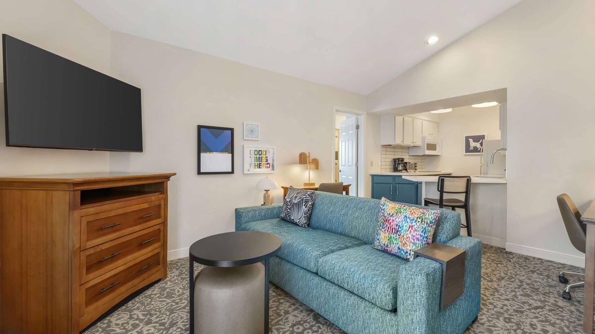 Herndon Apartment | Prime Location! 2 Convenient Units, Kitchen, Onsite Parking, Free Breakfast