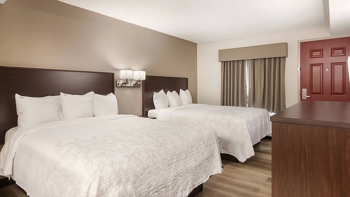 Erie Hotel | Prime Location! 2 Relaxing Units, Free Parking, Pet-Friendly Property
