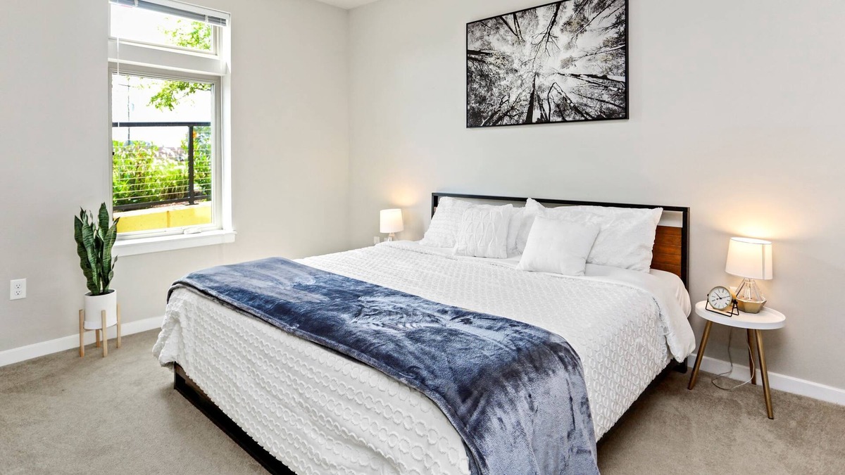 Fairfax Apartment | Prime Location 2BRM Home |Fairfax| Free Parking