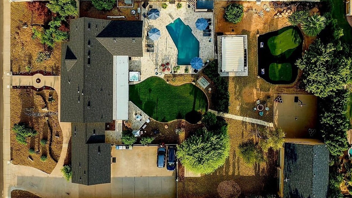 Paradise Valley Village House | Prime Location! 5000Sq'-Acre Pool/Game Room/Hot Tub/Putting Green/180+ 5★ratings
