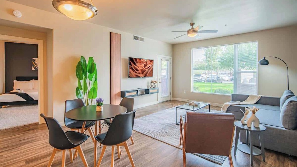 Tempe Apartment | Prime Location | Balcony, Pool, Gym, W/D, Parking