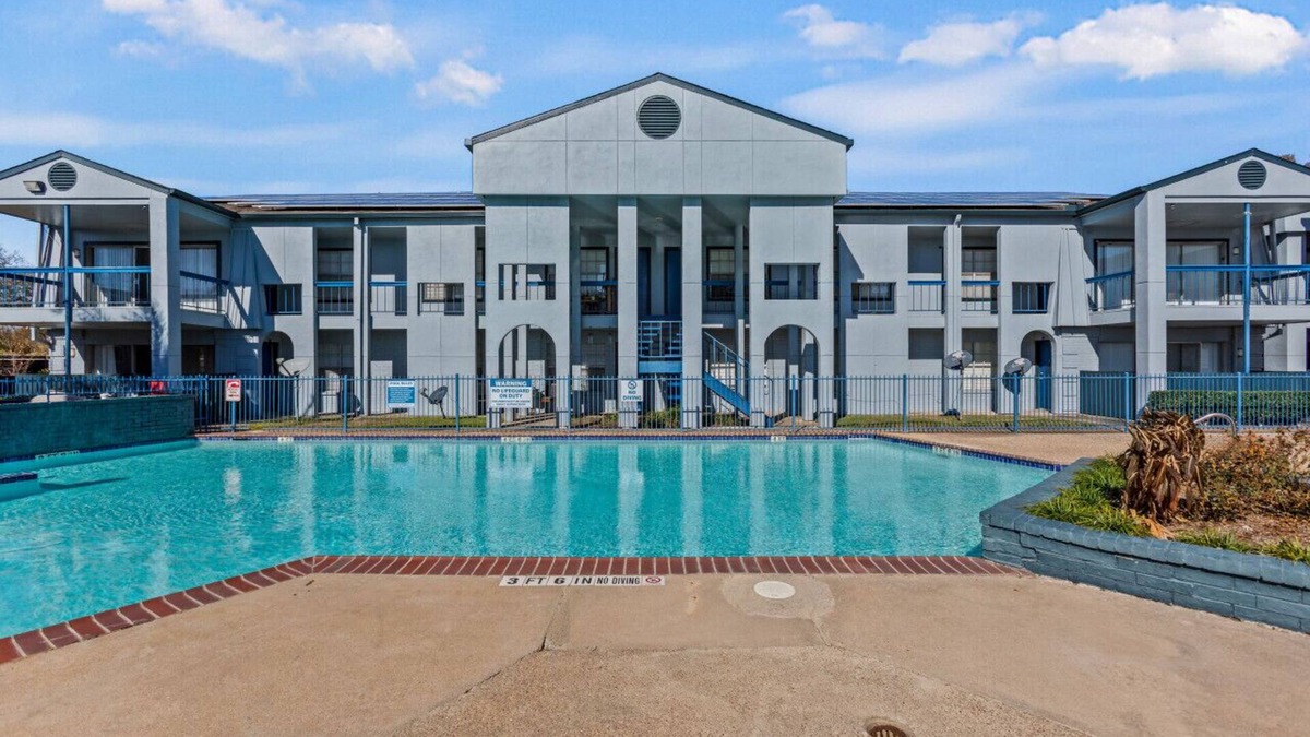 El Lago Condo | Prime Location close to Restaurants, NASA, Kemah, etc
