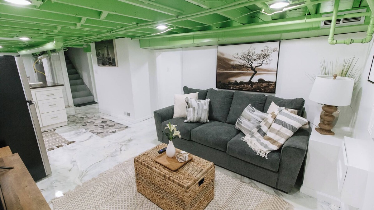 Northeast Kansas City Apartment | Prime location, Comfy, Guest Suite, Spacious