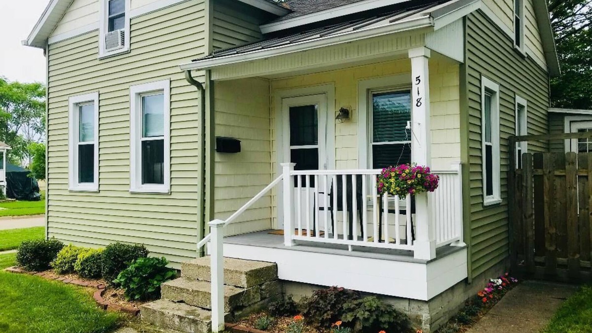 Grand Haven Cottage | Prime Location Downtown! Walk To Everything!