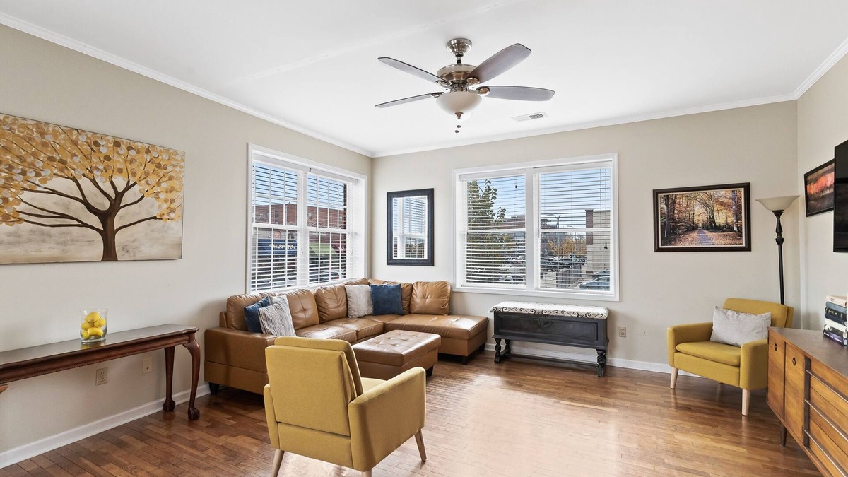 Auburn Apartment | Prime location! Downtown Auburn 2 bedroom open concept Apartment