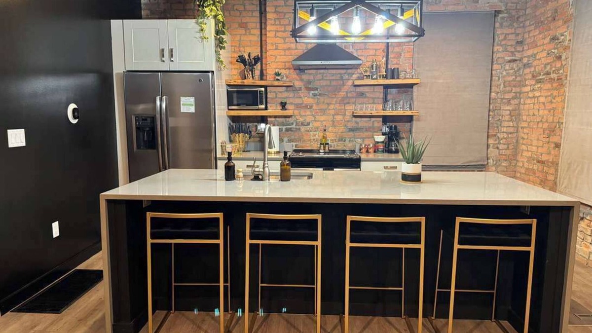 Italian Village House | Prime Location- Free Parking - Short North