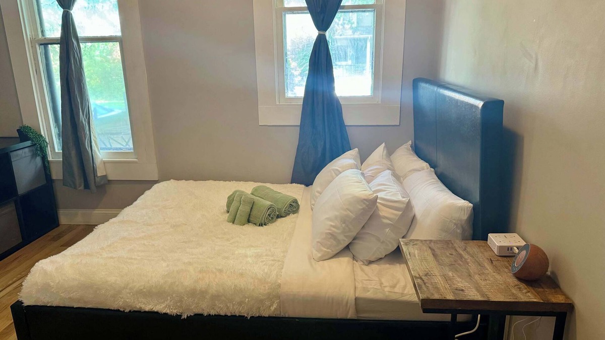 Victorian Village House | Prime Location – Free Parking – Short North