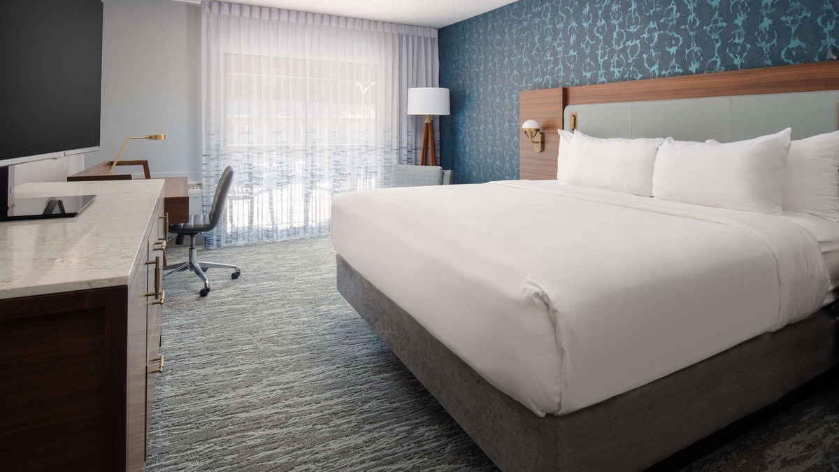 Port Angeles Hotel | Prime Location! Pool, FREE Parking, Pets Allowed, Near Francis Street Park!