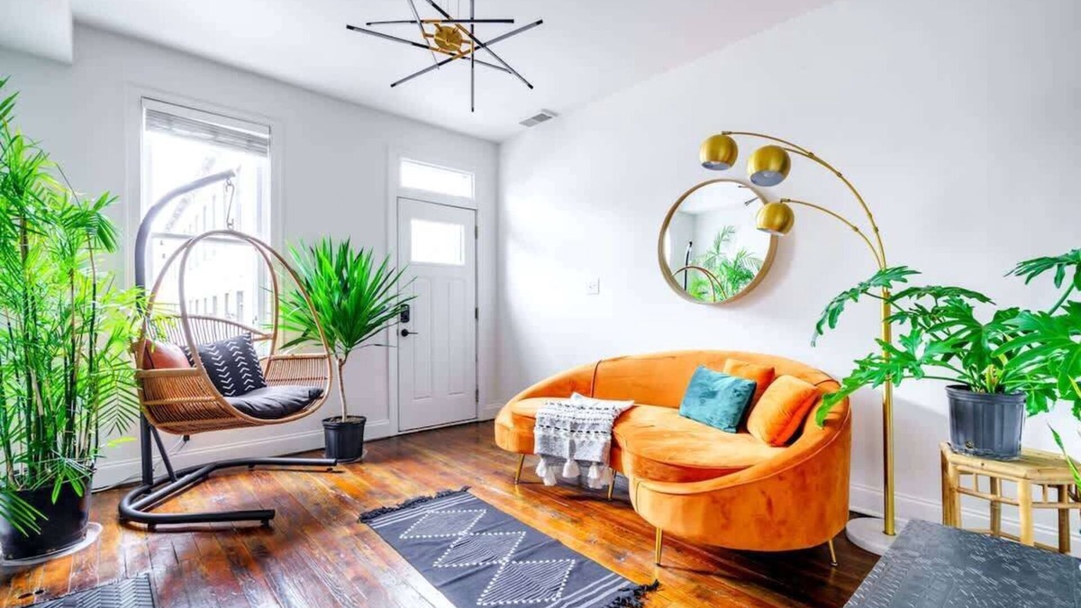 Italian Village House | Prime Location - Urban Jungle - Pets - Parking Free
