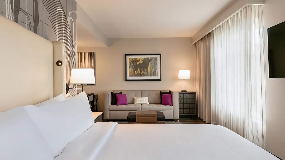 Berkeley Heights Hotel | Prime Location! 3 Convenient Units, Pool, Free Parking, Free Breakfast!
