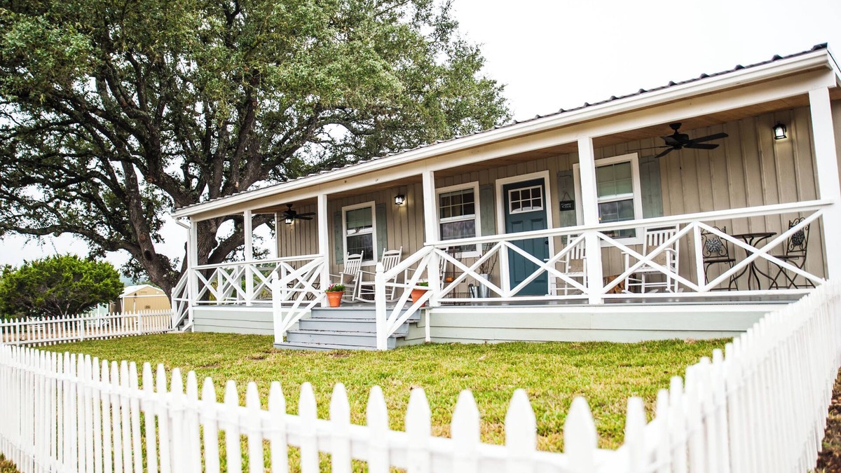 Dripping Springs Cottage | Prime Location in Dripping Springs! Gorgeous Country Cottage for 10 by Camp Lucy