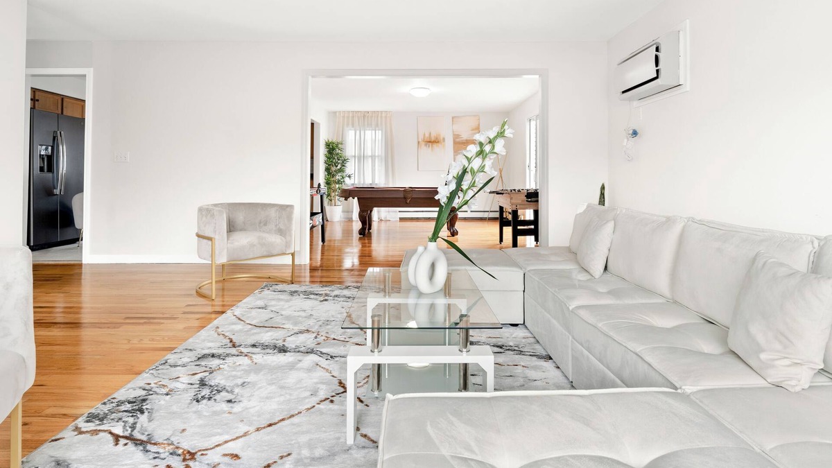 Southeast Yonkers House | Prime Luxury NYC ft Balcony+Gameroom+Free Parking!
