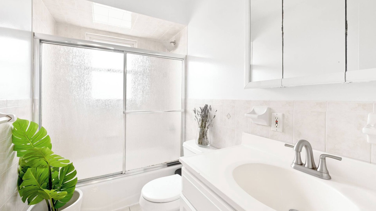 Southeast Yonkers House | Prime Luxury NYC with Balcony+Gameroom+Free Parking!