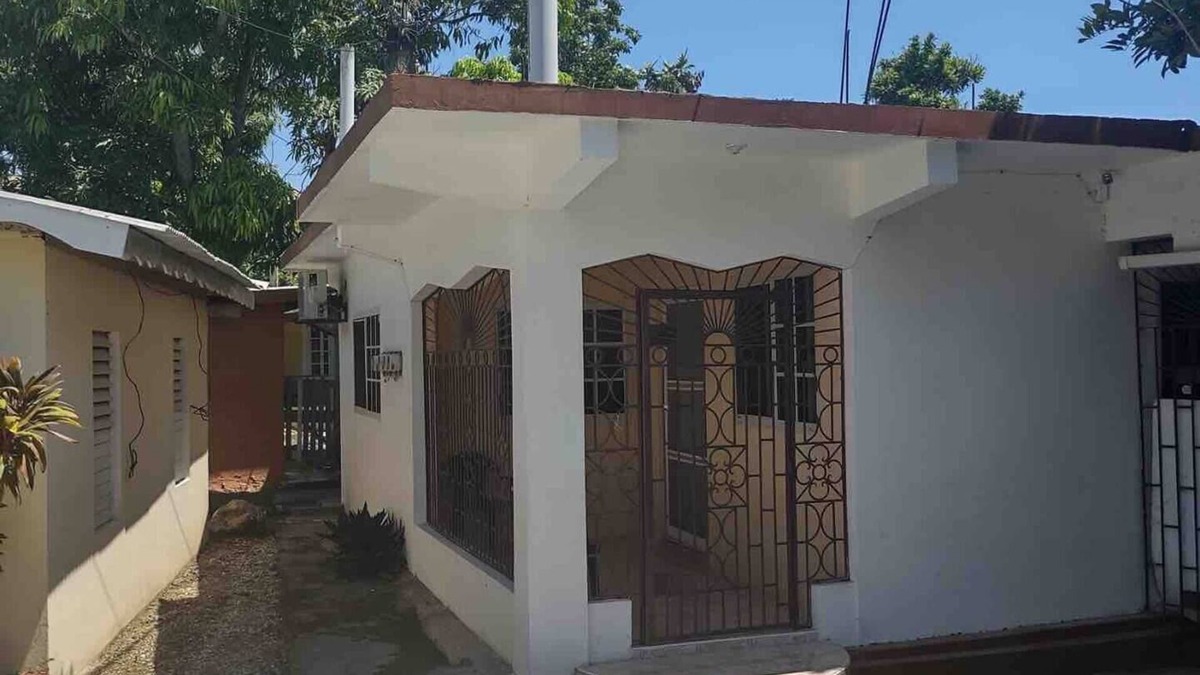 West End Cottage | Prime Negril Location - 2br brand new apartment. New Water tank installed.