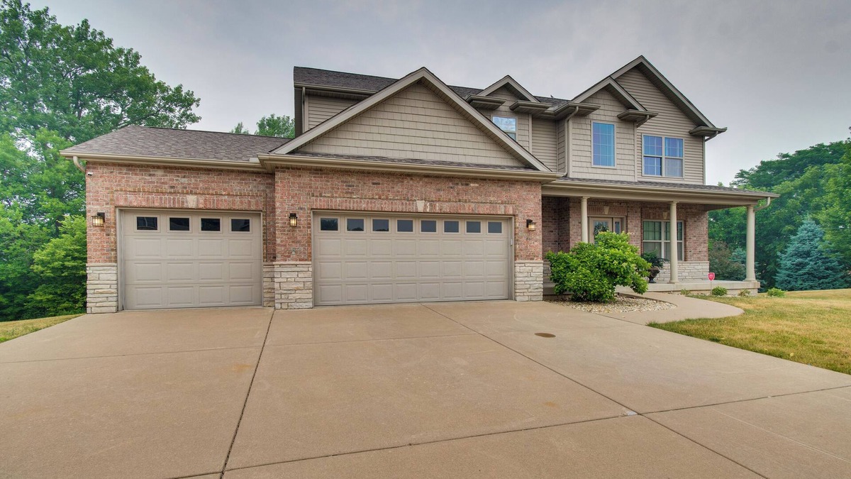Orange Prairie House | Prime Peoria Retreat w/Deck & Fireplace!