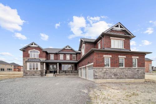 Otonabee-South Monaghan House | Prime Peterborough - 4BR and Office, Newly Renovated