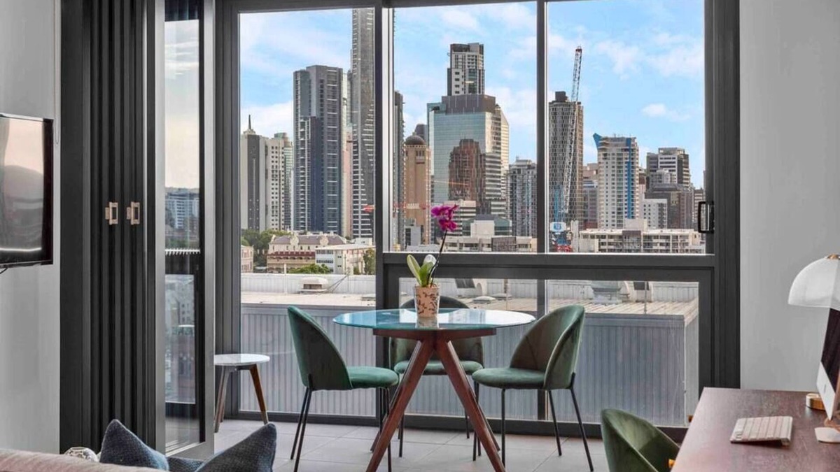 Fortitude Valley Apartment | Prime position 1.5 BR w/view/parking /roof pool