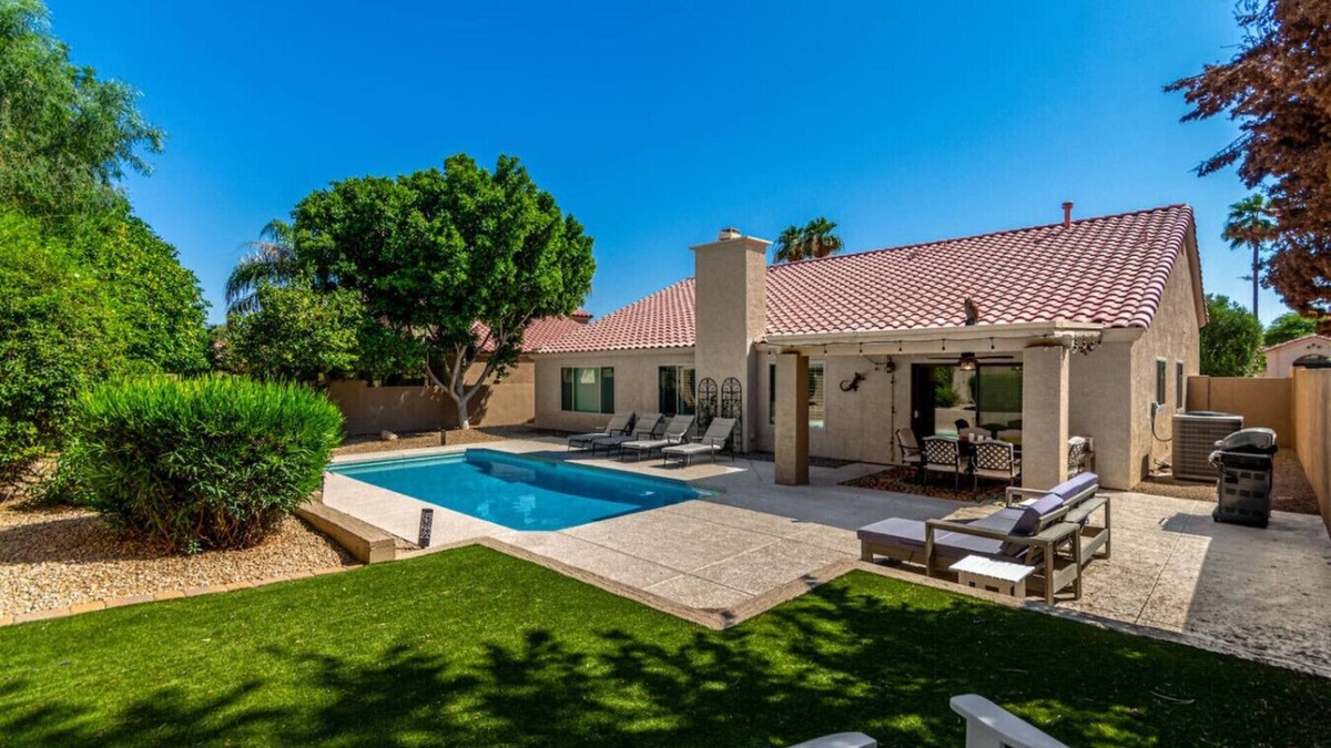 North Scottsdale House | Prime Scottsdale Getaway Pool Cozy SW Design
