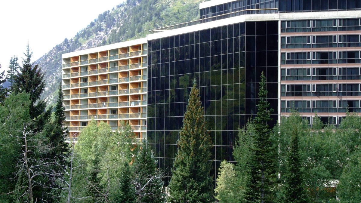 Salt Lake Mountain Resorts Resort | Prime Ski Week at Snowbird's Cliff Club Sleeps 6 in 1bedroom