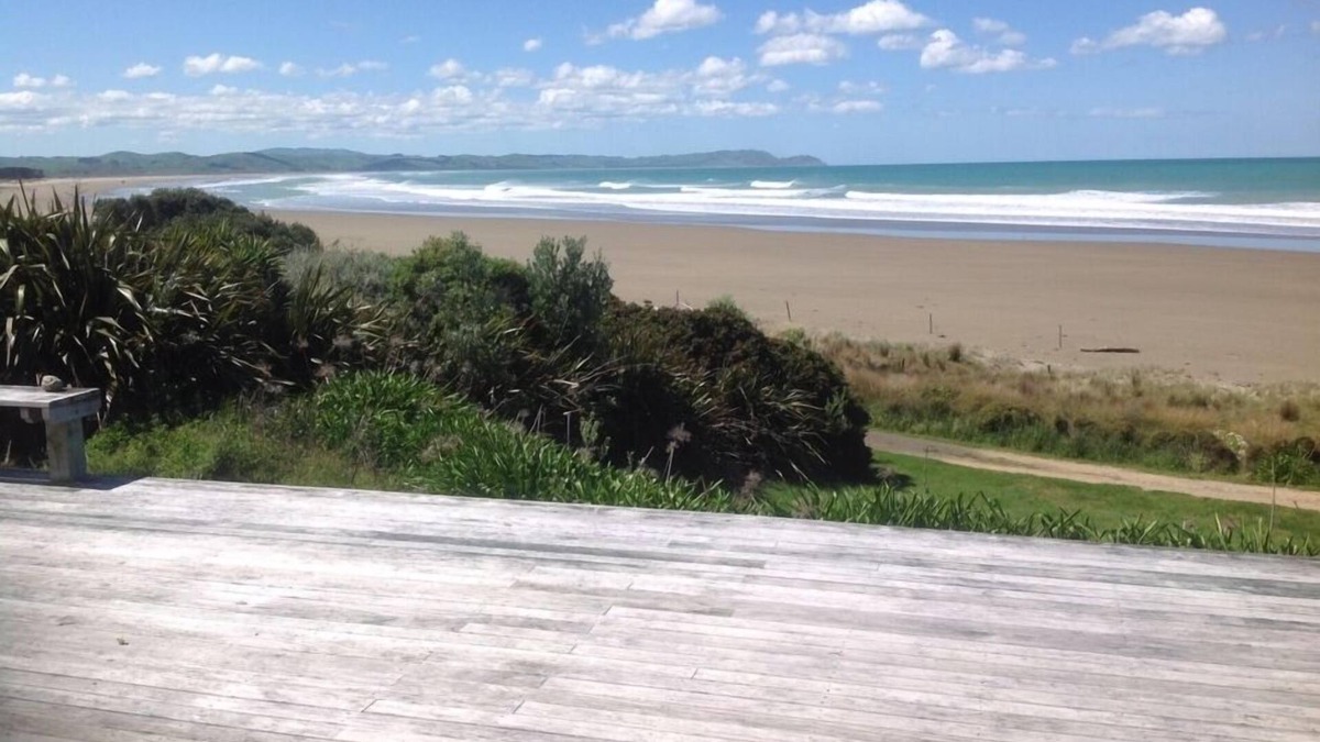 Porangahau House | Prime Spot on the beach!