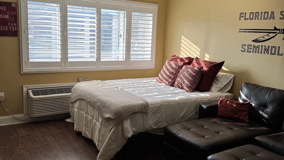 Tallahassee Condo | Prime Studio Condo in the Heart of FSU - Steps from Doak Campbell & College Town