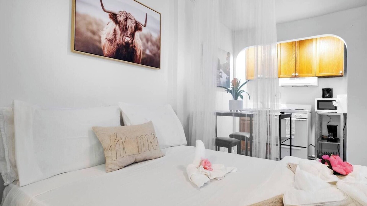 Washington Square West Apartment | Prime Studio Near Attractions