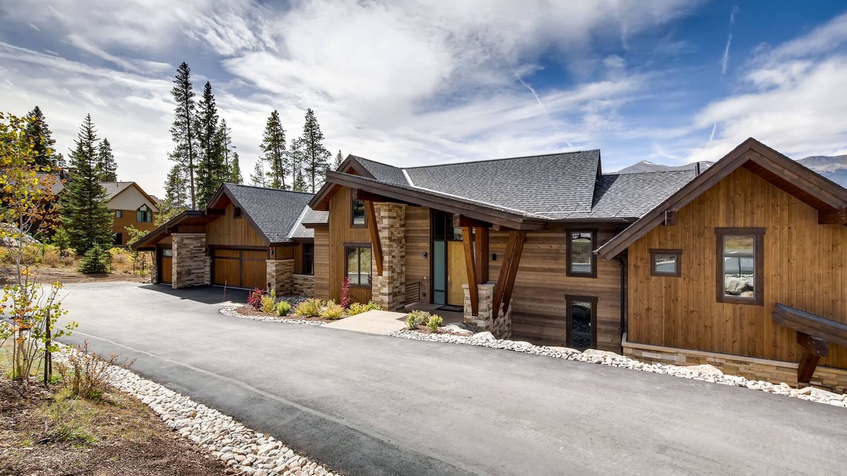 The Highlands House | Prime Summer Vacation Dates are still available Book your Vacation now!