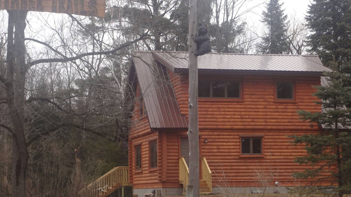 Honor Cabin | Prime time dates still avail! Log home min. from Slpng. Bear Dunes N.Lakeshore.
