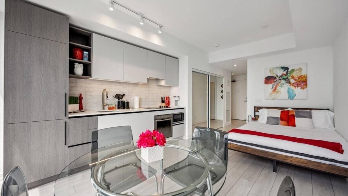 Toronto Entertainment District Apartment | Prime, TO Central Studio