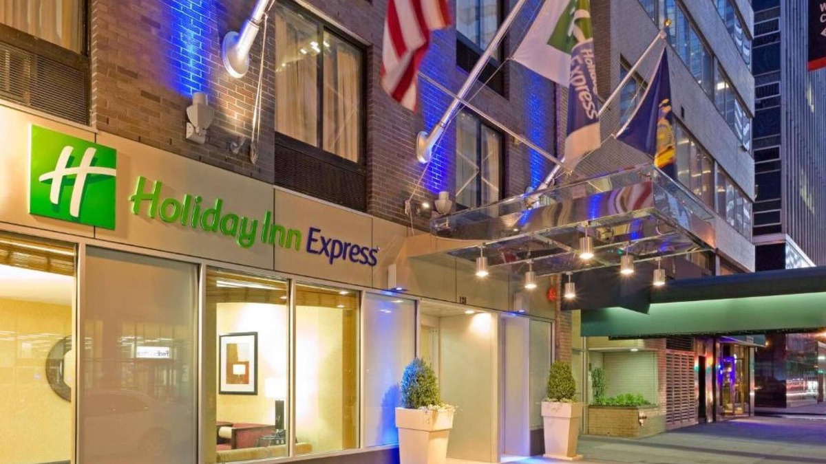 Financial District Hotel | Prime Wall Street Stay + Breakfast. Subway Access