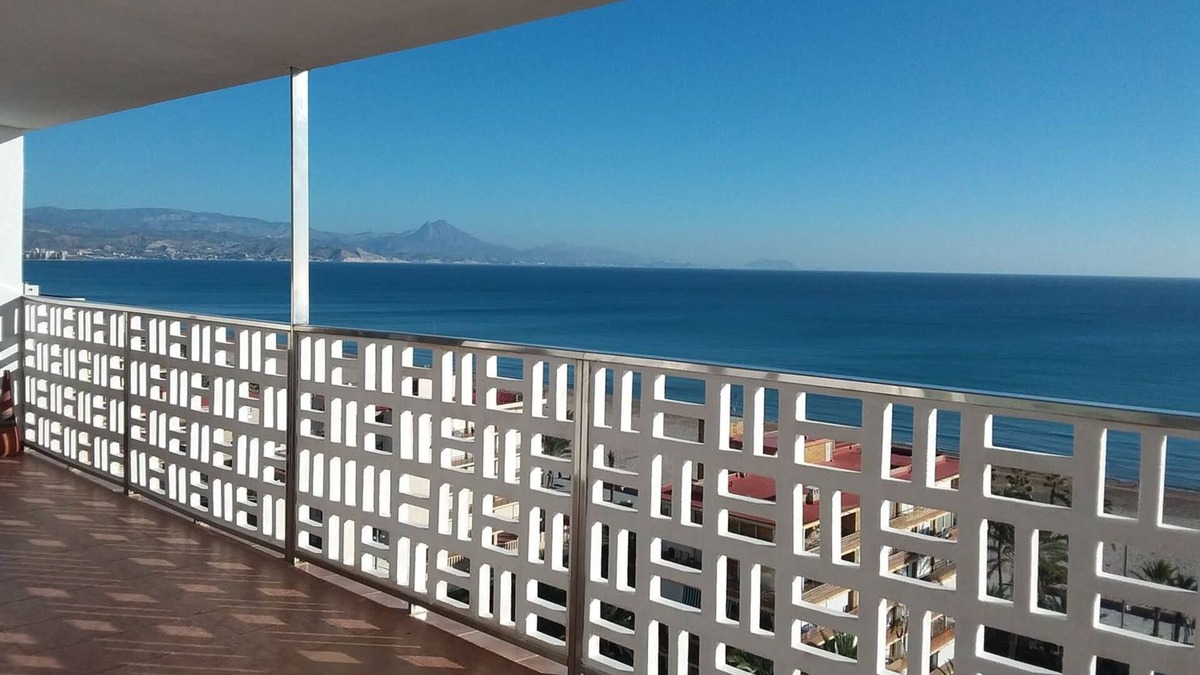 Playa de San Juan Apartment | Primera Línea de Playa con Excelentes Vistas