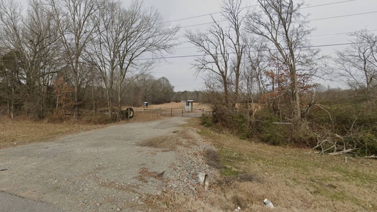 Benton RV Rental | Primitive Country Camp Spot for Total Eclipse April 8, 2024! 2:38 Mins Totality