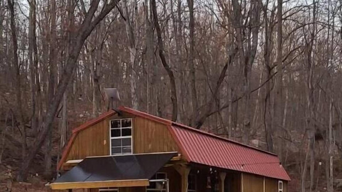 Great Cacapon House | Primitive Cozy off grid tiny home with Starlink