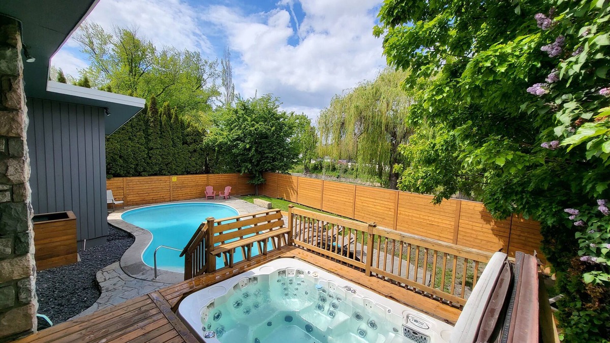 Kelowna Central Business District House | PRIMO ENTERTAINERS DELIGHT - Family home with pool and hot tub