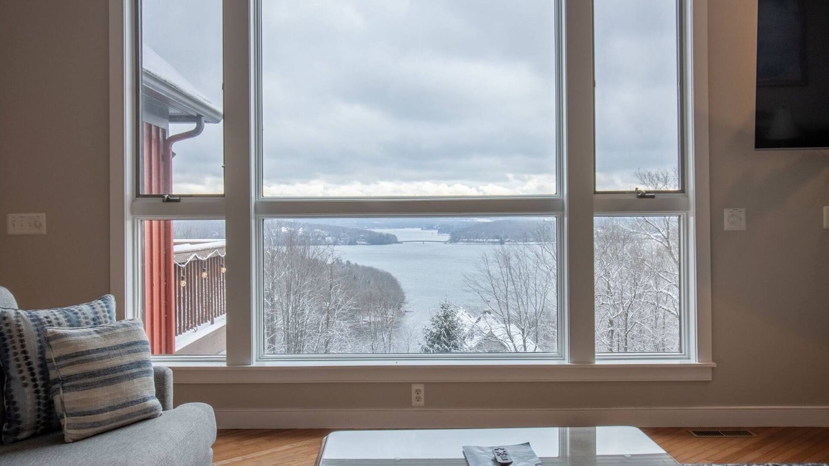 McHenry Ski Chalet | Primo Vista! Spectacular views, Dock Slip, Hot Tub