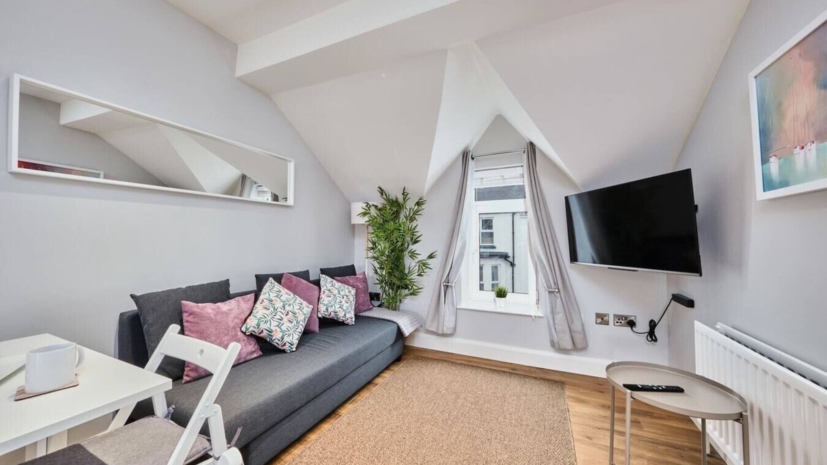 Portrush Apartment | Princess Green 3~ Stylish Retreat by HarbourandBars