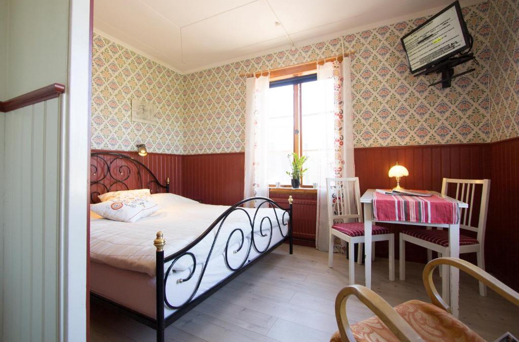 Mora Bed & Breakfast | Prinsgården B&B rum stugor