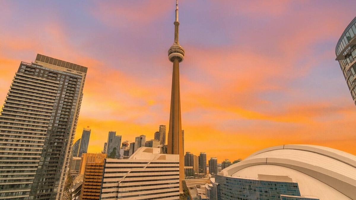 Toronto Entertainment District Hotel | Priscilla Suites - CN Tower Views - Free Parking