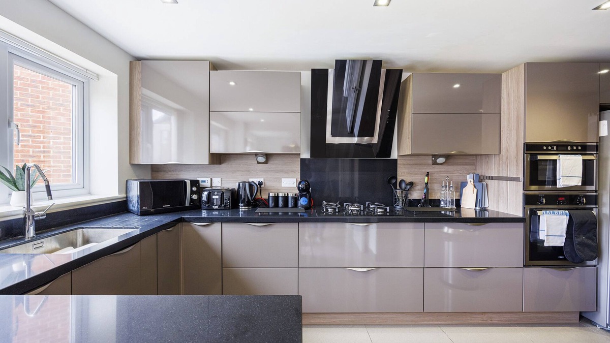Allesley House | *Pristine 5 bedroom 4.5 bathroom* garden & patio*