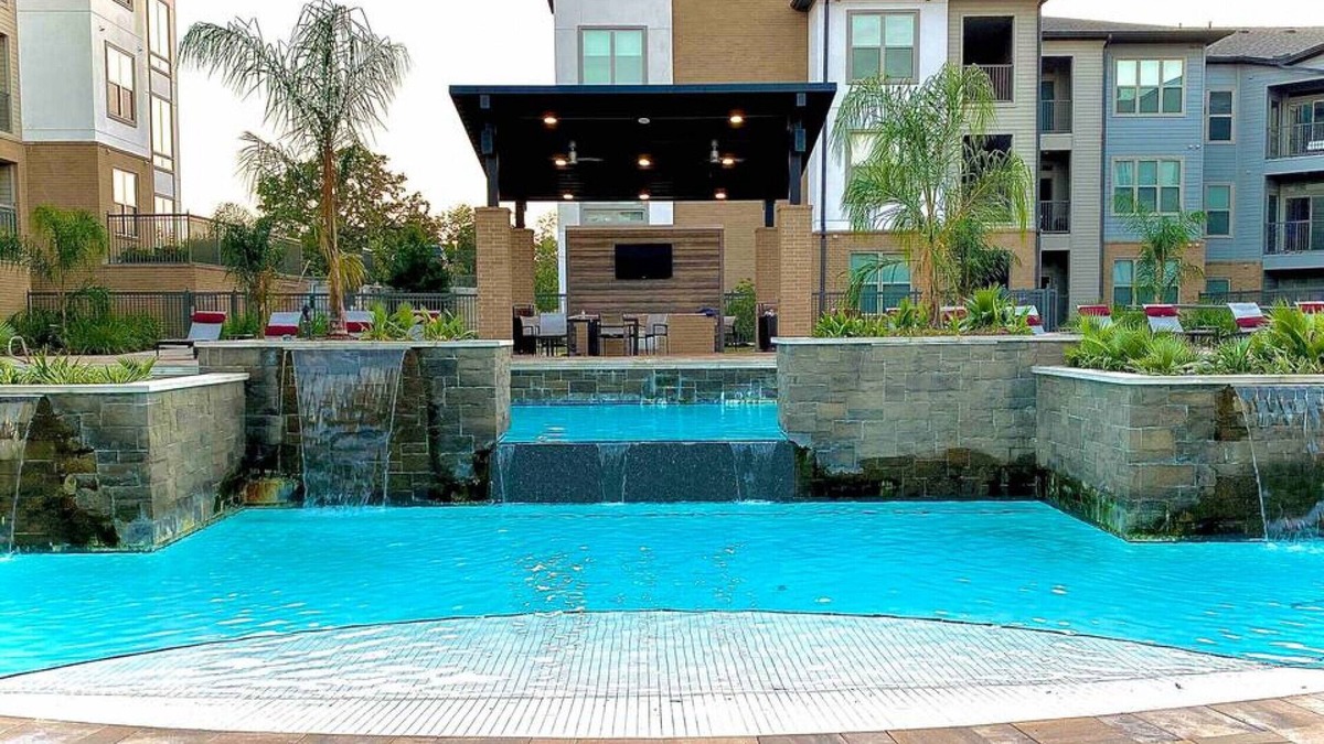 College Station Apartment | Pristine Apartment w/ King Bed & Resort Style Pool