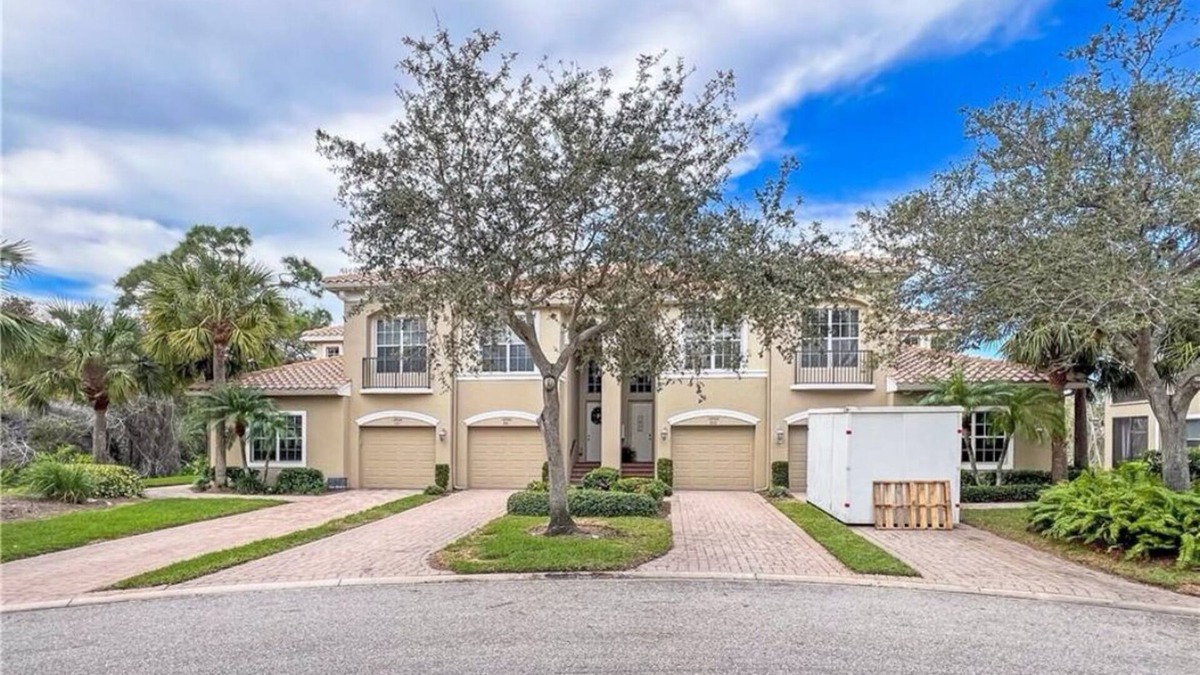 Biggar Condo | Pristine condo 3 bed/2 bath gated community Ft. Meyers/Estero