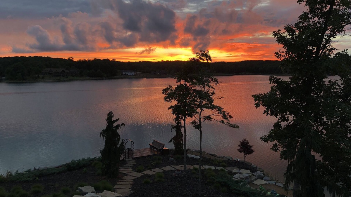 Innsbrook House | Pristine Lake Alpine house with spectacular sunset view, kayaks, SUPs & Peloton!