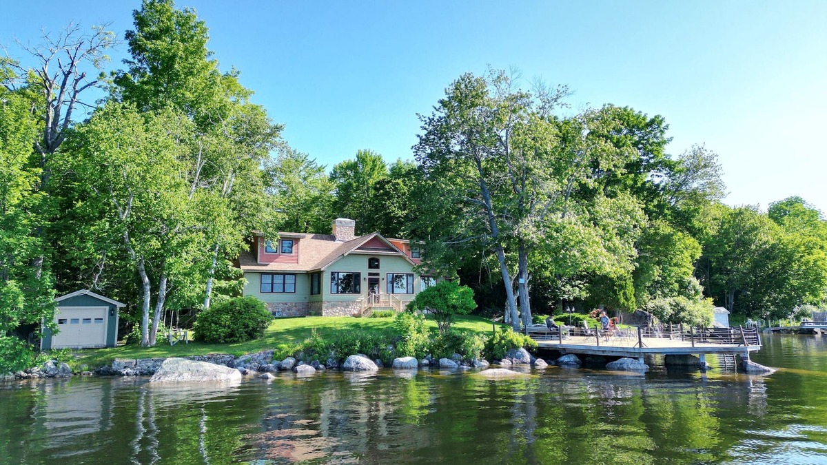 Dedham Cottage | Pristine Lakefront Cottage in Maine 30 miles from Acadia National Park.