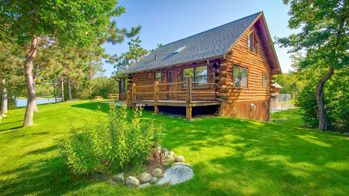 Long Lost Lake Cabin | Pristine Log Cabin on 600' of Lake Shore.