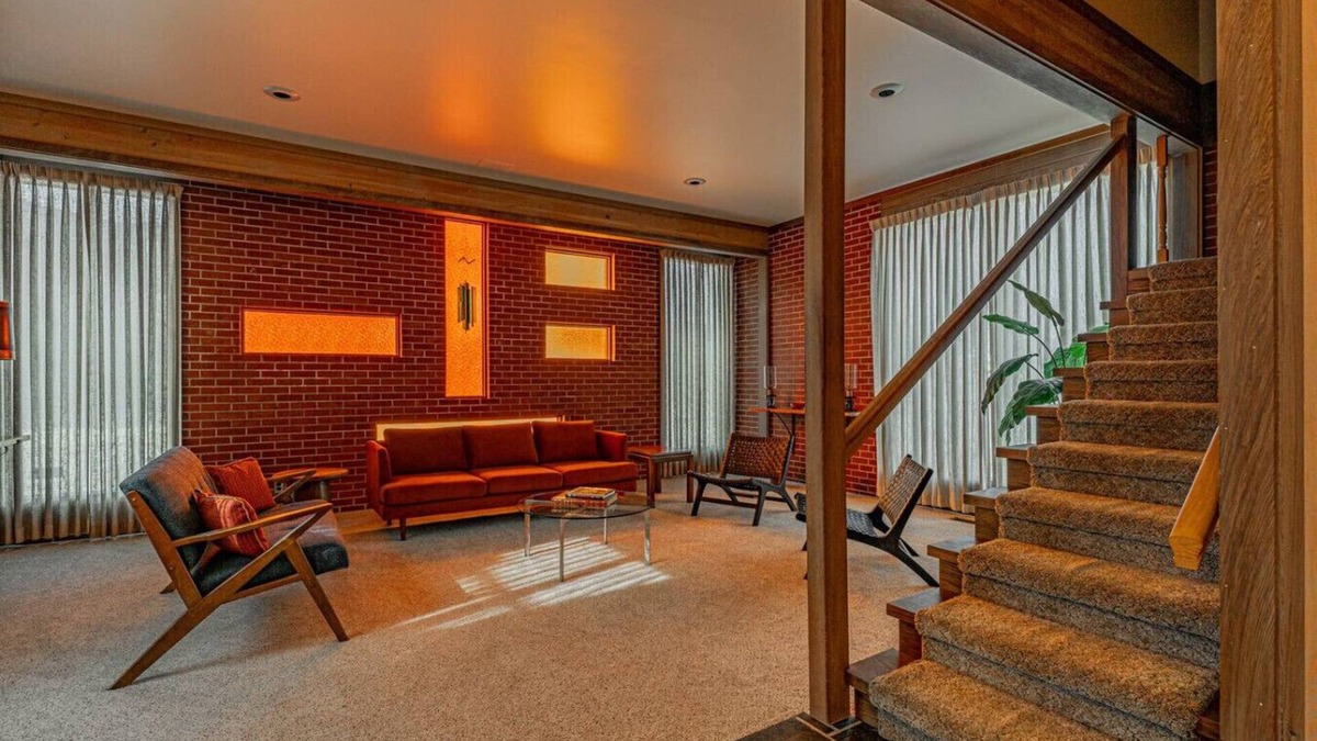 Lincoln House | Pristine Mid-Century Modern Home