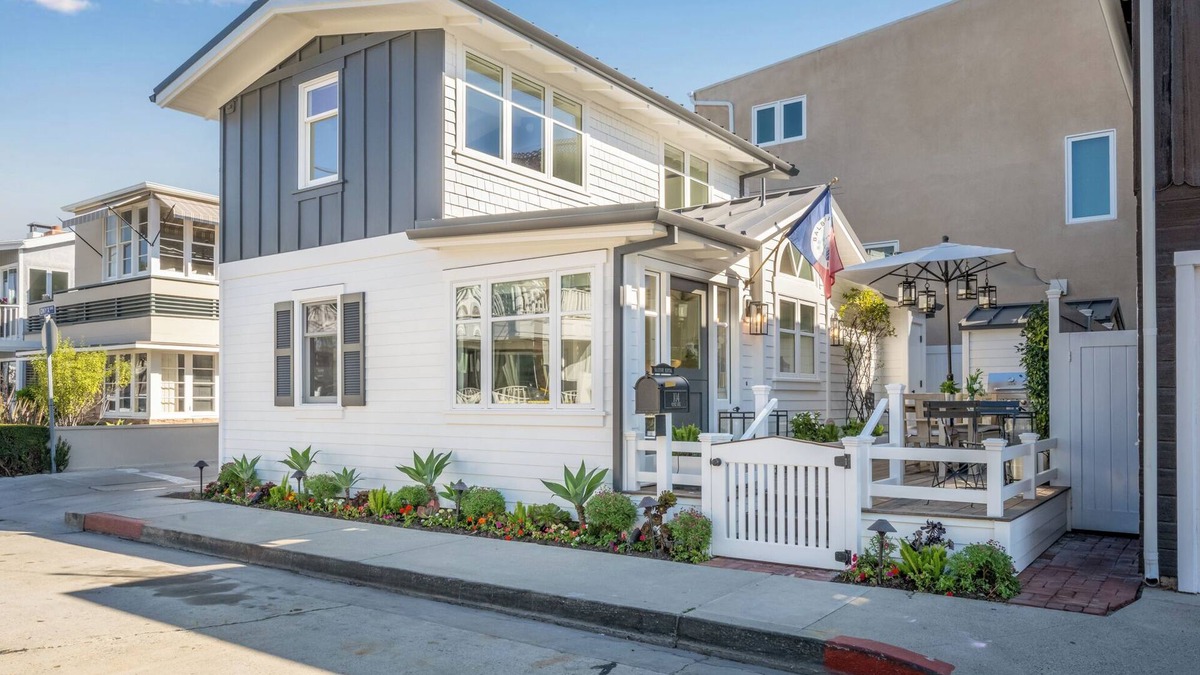 Balboa Island Apartment | Pristine Property, Remodeled, Steps to Dining and Water